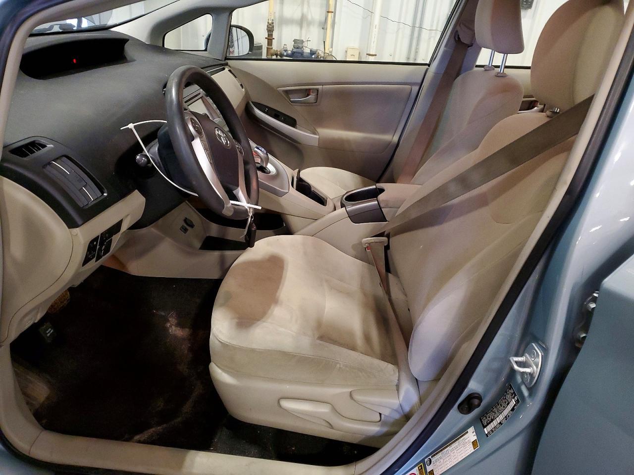 2013 Toyota Prius Three - Image 7