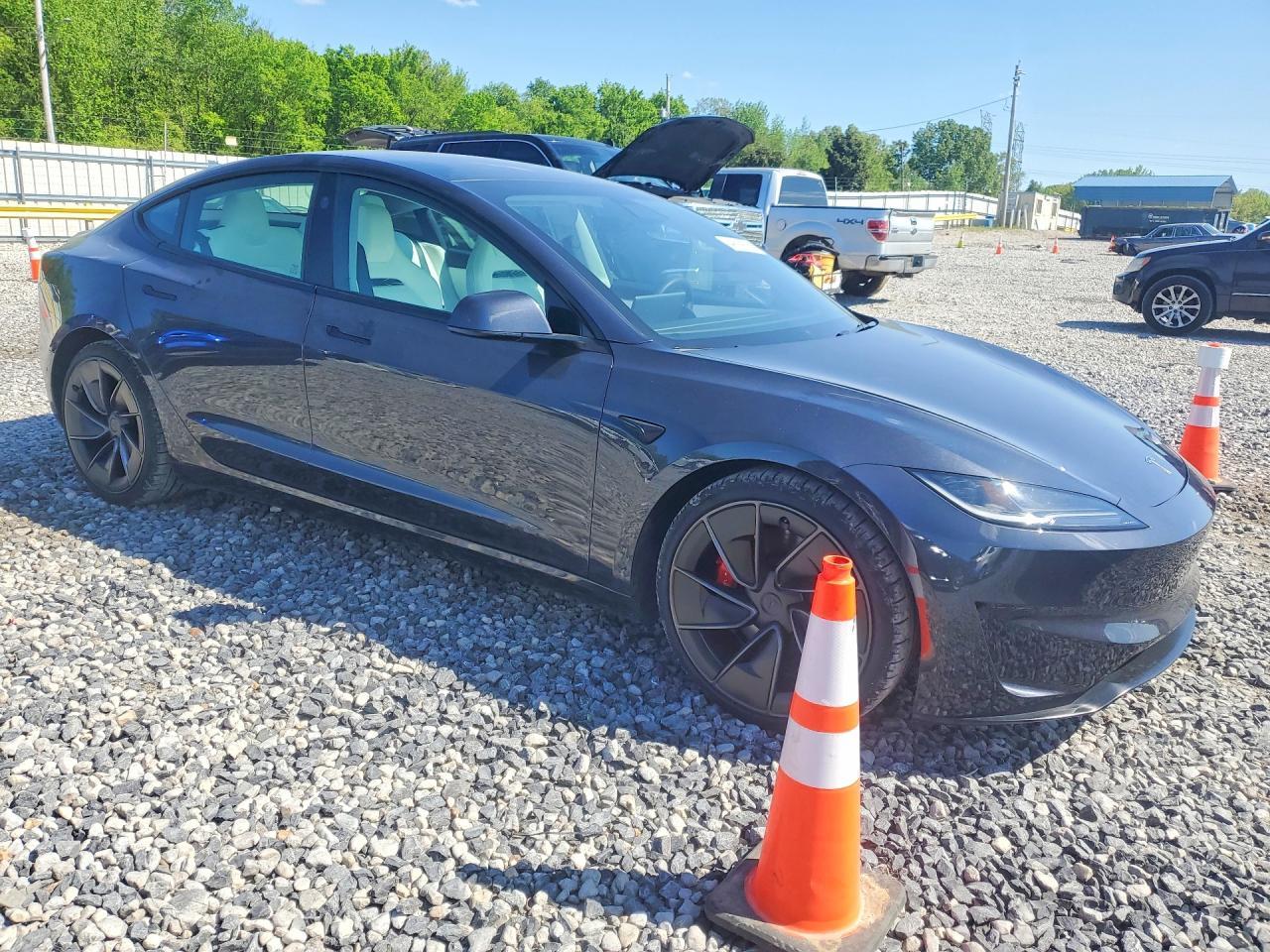 2024 Tesla Model 3 - Фото 4