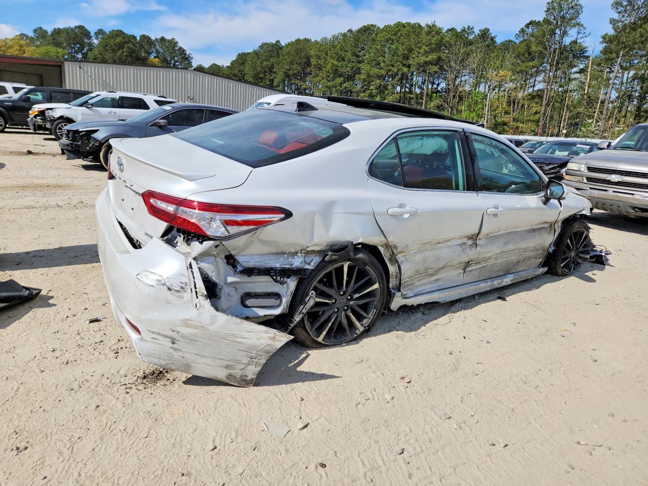 2020 Toyota Camry Xse - Фото 3