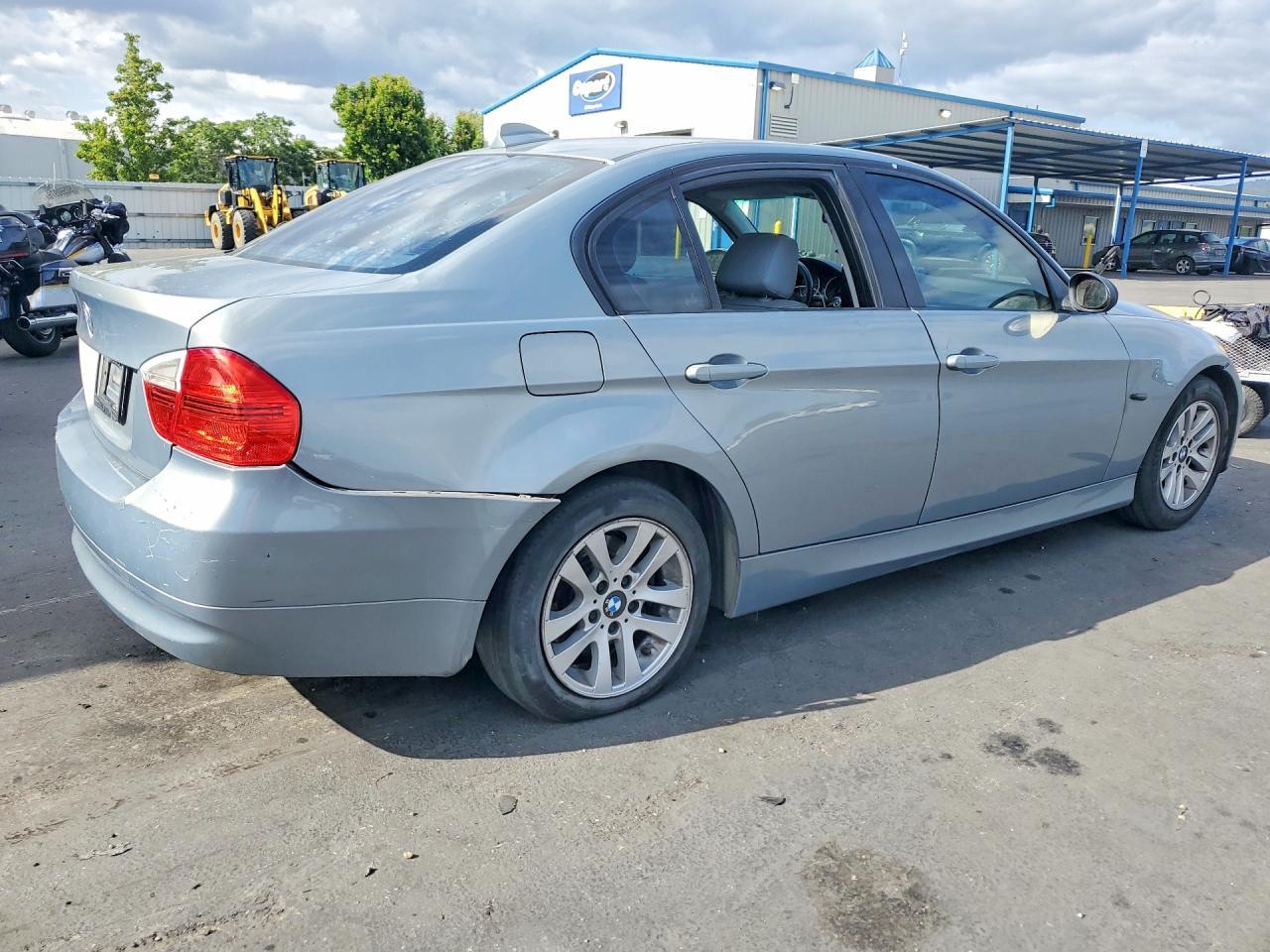 2006 BMW 325 I - Image 3