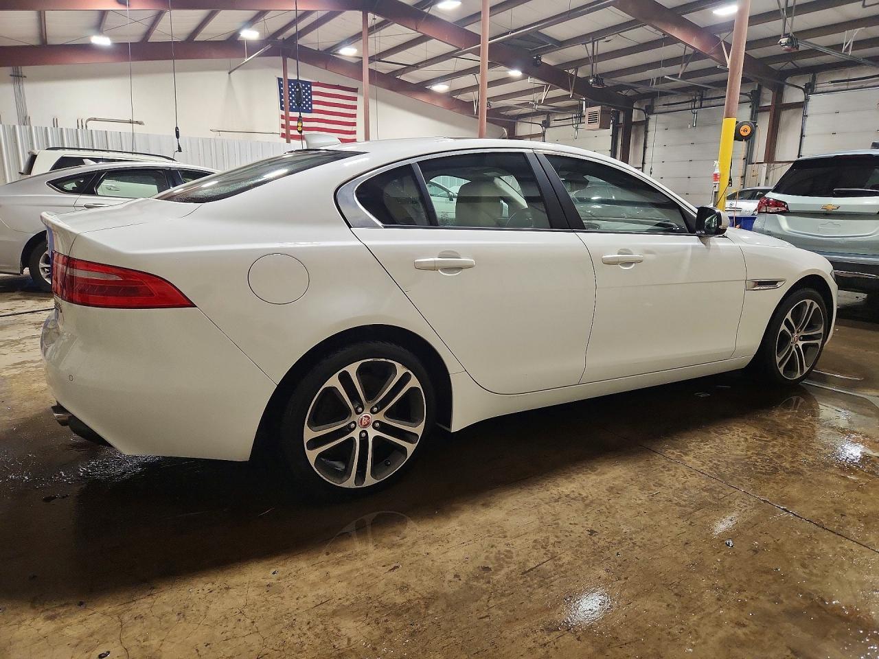 2017 Jaguar Xe Premium - Image 3