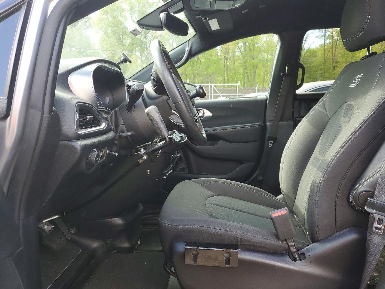 2019 Chrysler Pacifica Touring Plus - Фото 7