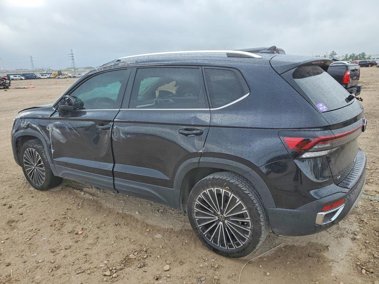 2025 Volkswagen Taos Se - Фото 2