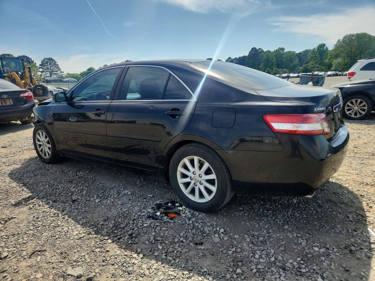 2010 Toyota Camry Xle V6 - Фото 2
