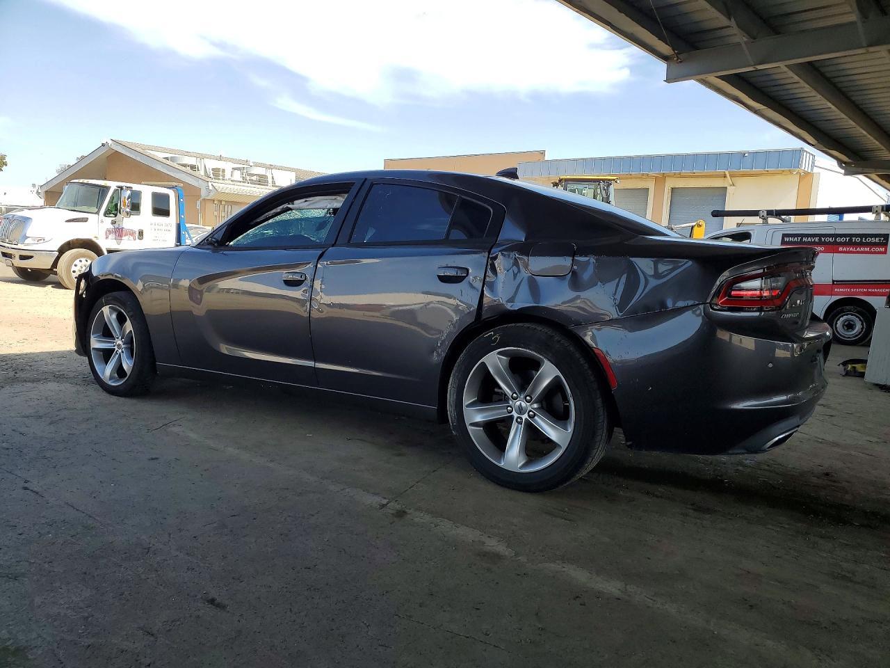 2017 Dodge Charger Sxt - Image 2