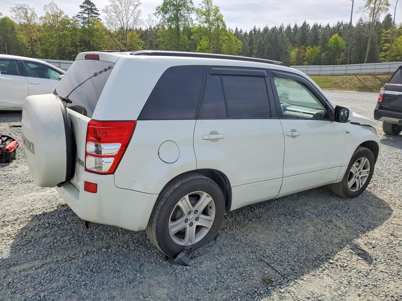 2007 Suzuki Grand Vitara Luxury - Image 3