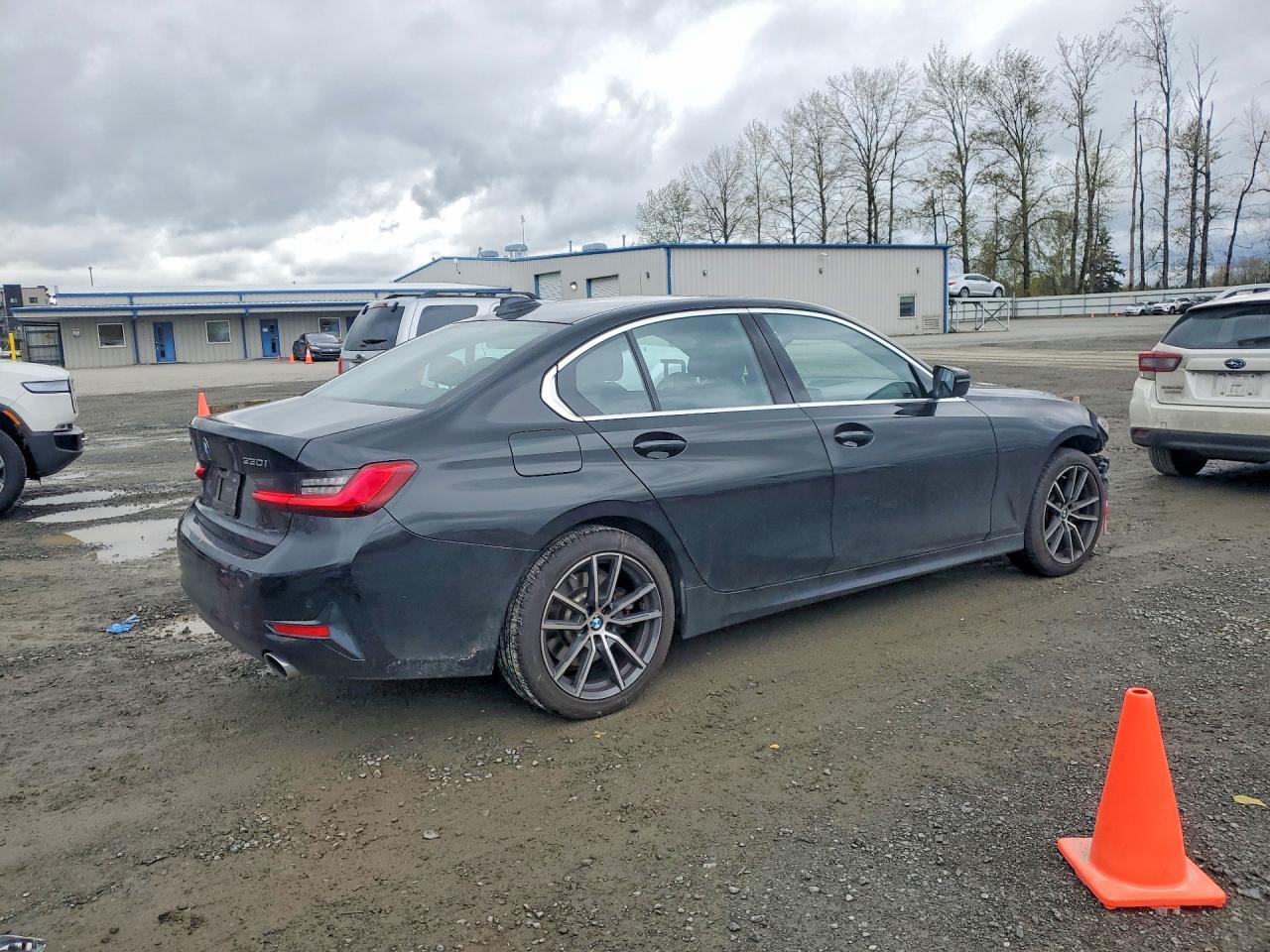 2019 BMW 330Xi - Image 3