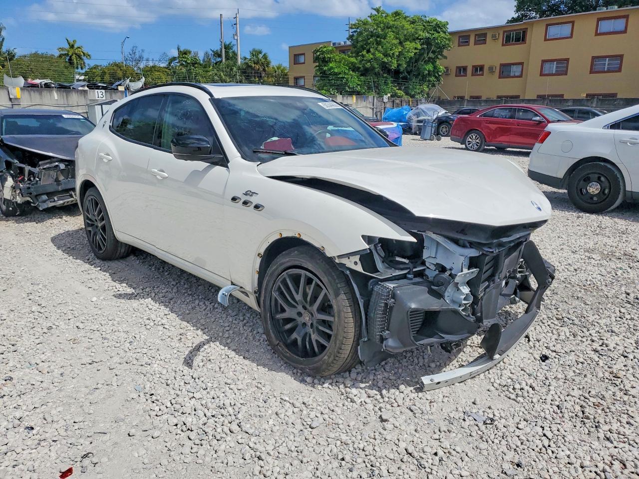 2022 Maserati Levante Base - Фото 4