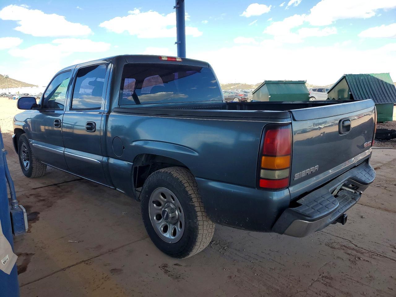 2006 GMC New Sierra C1500 - Image 2