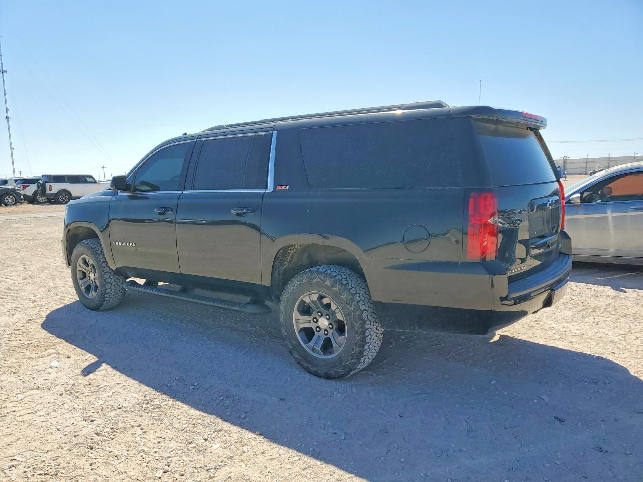 2018 Chevrolet Suburban K1500 Lt - Фото 2