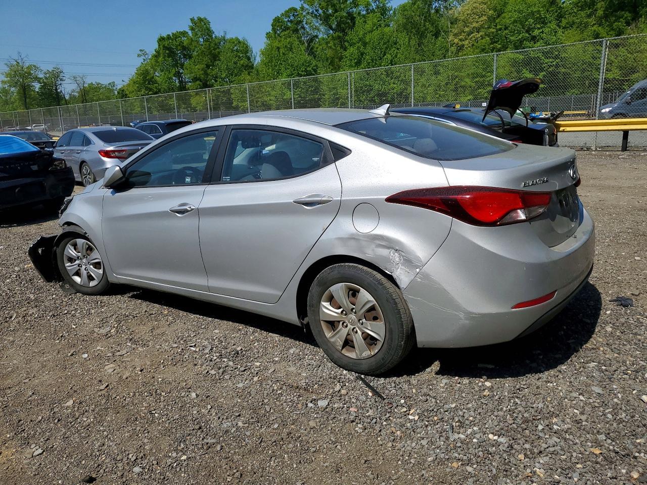 2016 Hyundai Elantra Se - Фото 2