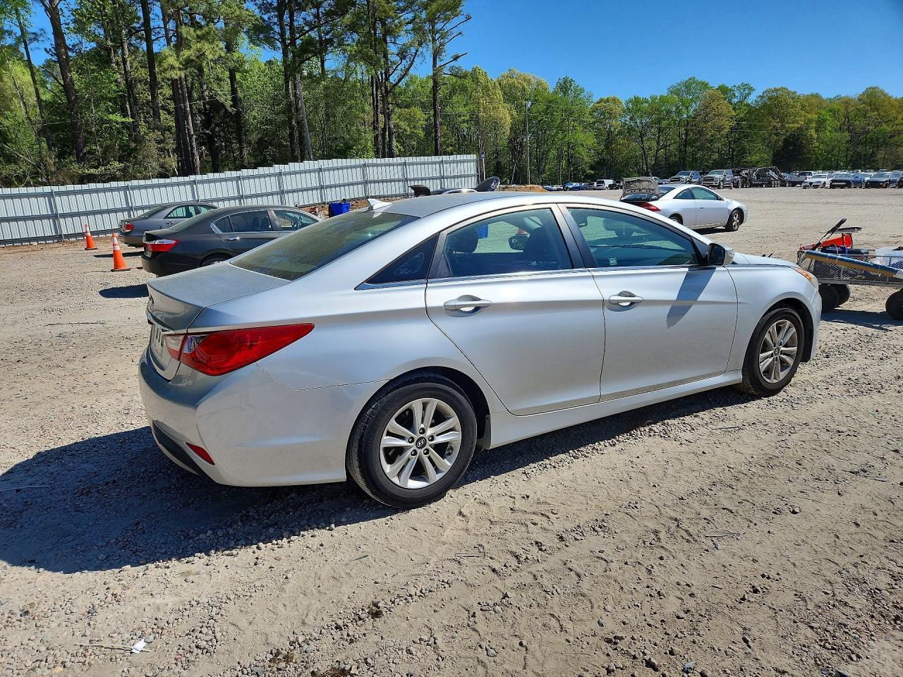 2014 Hyundai Sonata Gls - Image 3