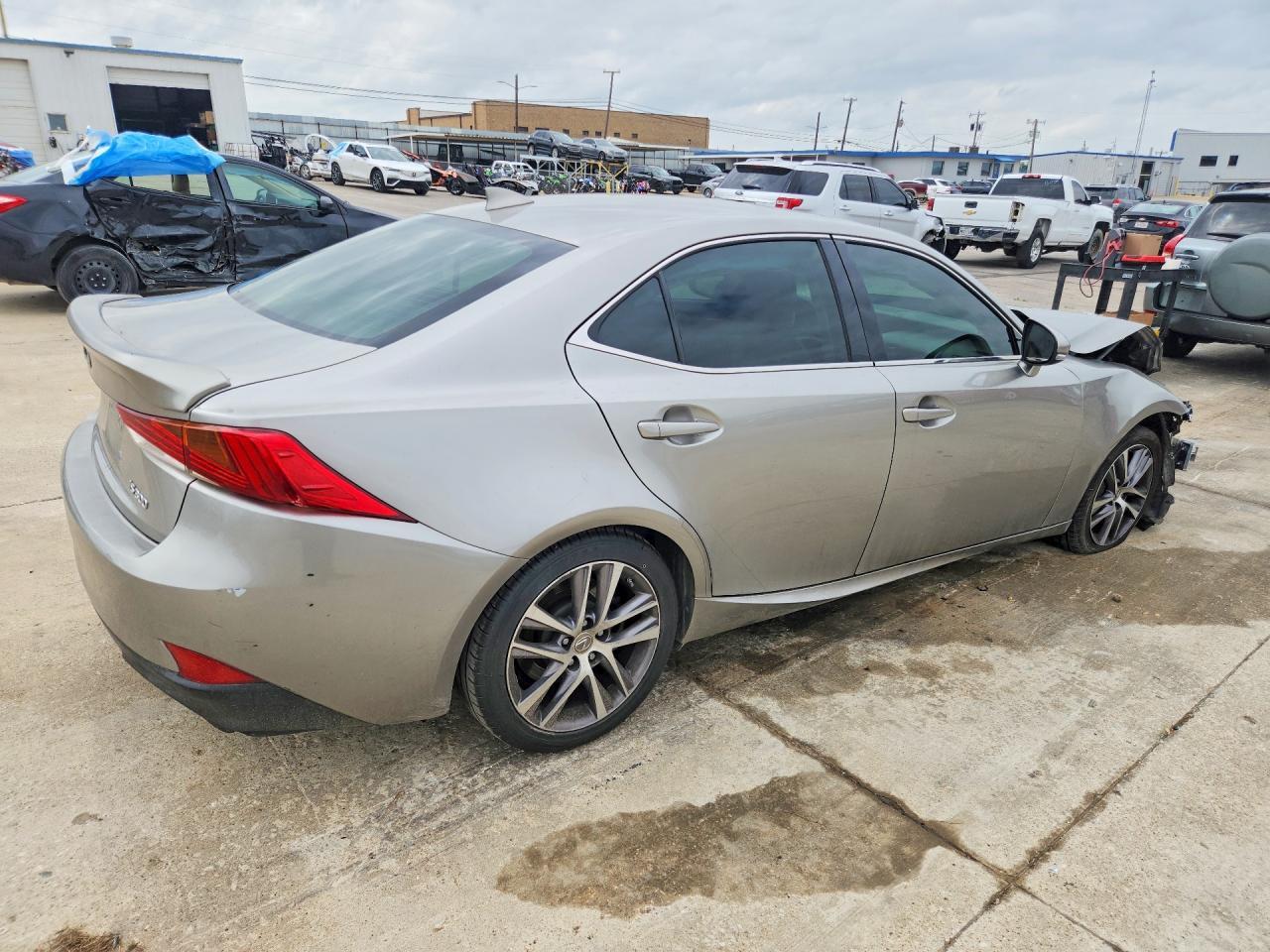 2019 Lexus Is 300 - Image 3
