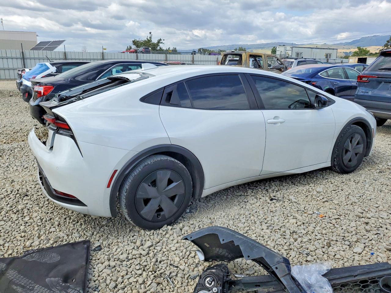 2024 Toyota Prius Le - Фото 3
