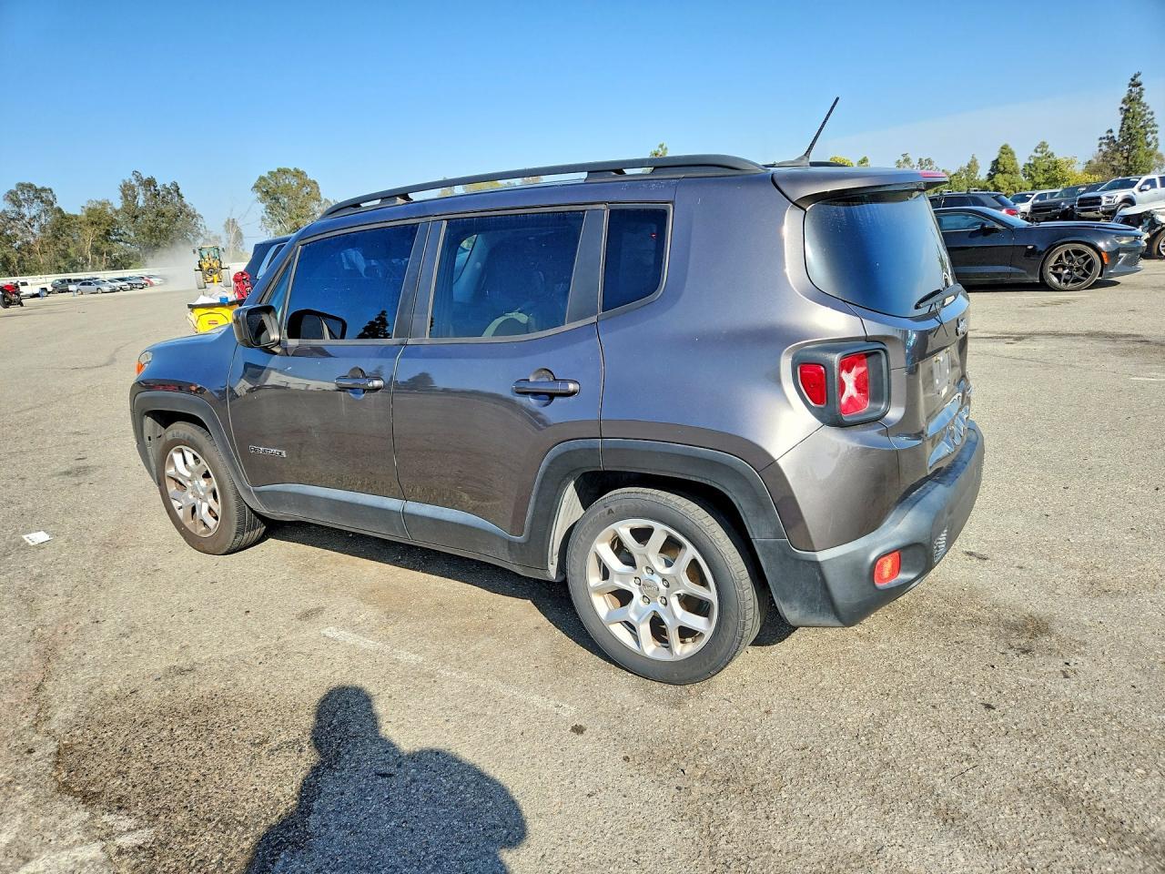 2017 Jeep Renegade Latitude - Image 2