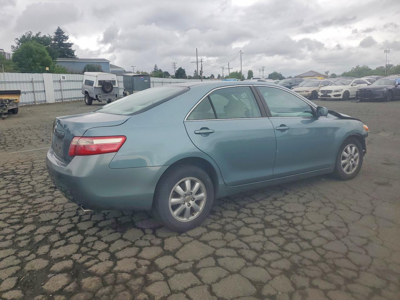 2009 Toyota Camry Le V6 - Фото 3