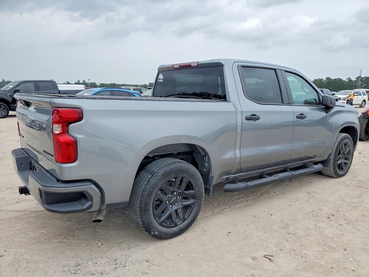 2024 Chevrolet Silverado C1500 Custom - Фото 3
