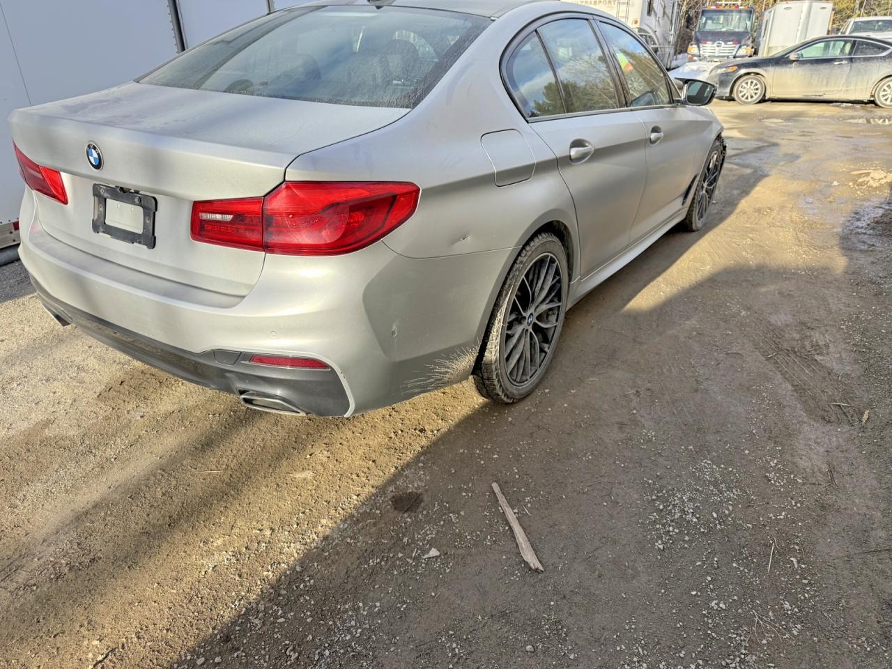 2020 BMW 530 Xi - Фото 3