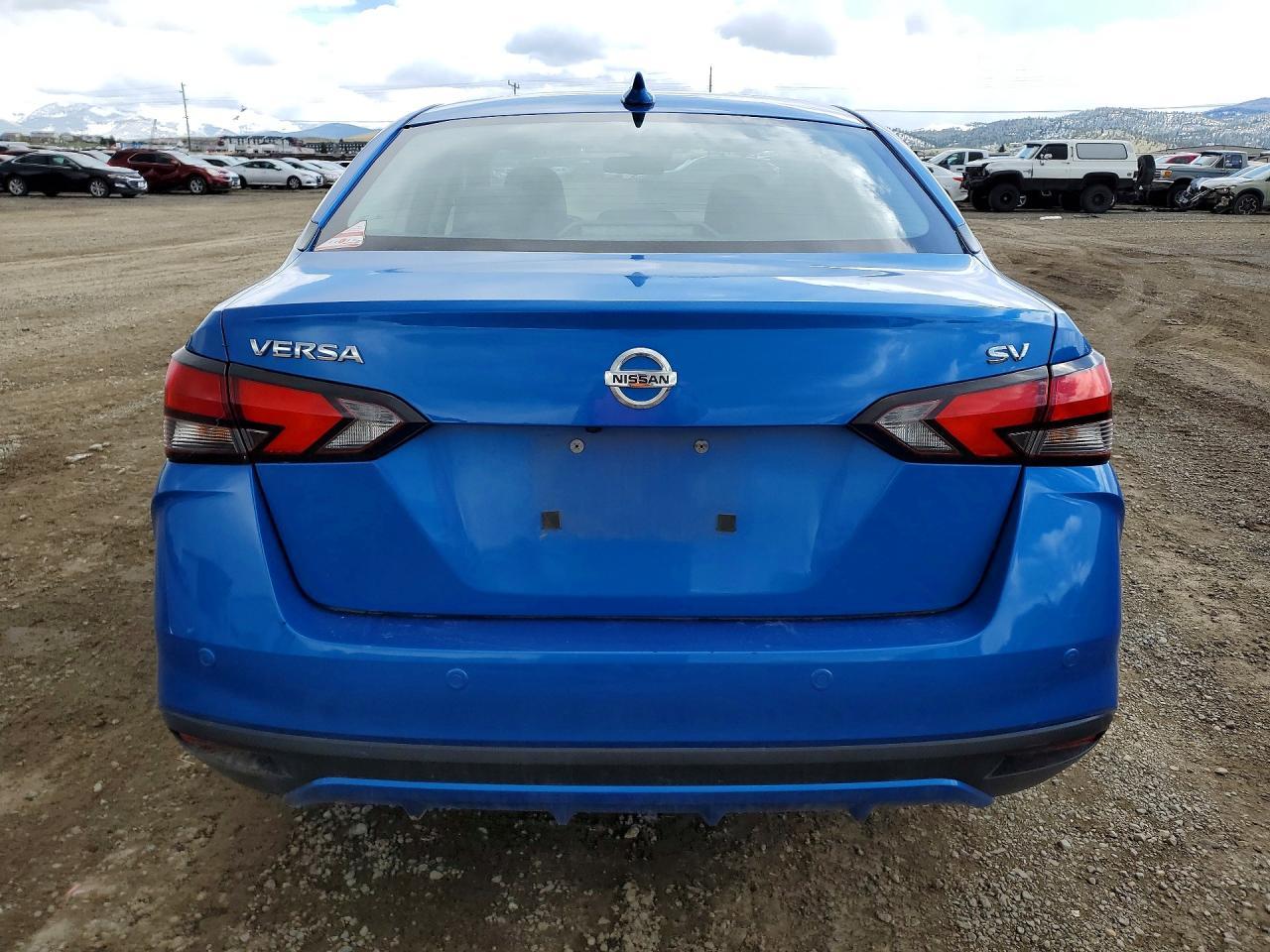 2022 Nissan Versa Sv - Image 6