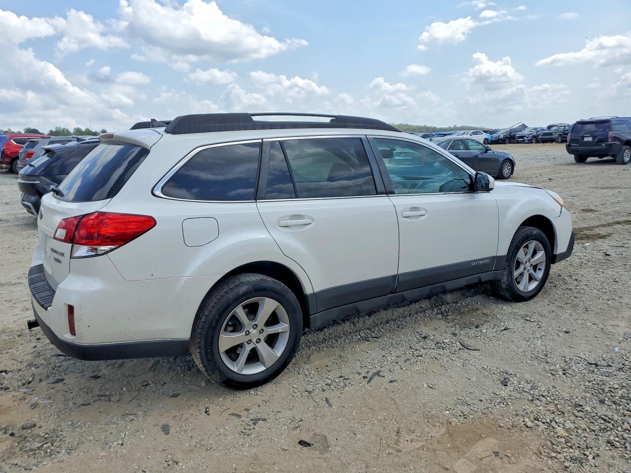 2013 Subaru Outback 3.6R Limited - Image 3