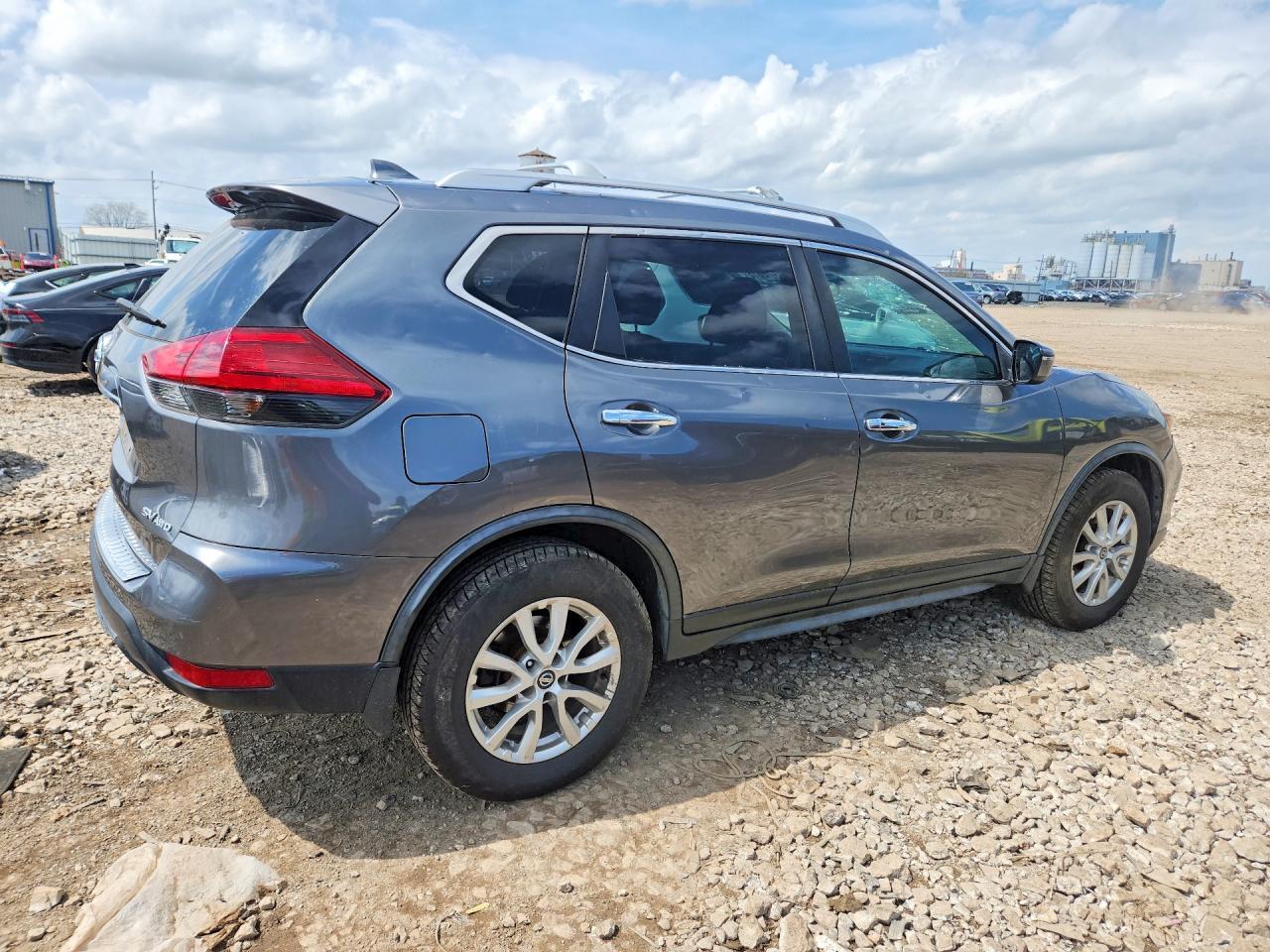 2017 Nissan Rogue Sv - Image 3