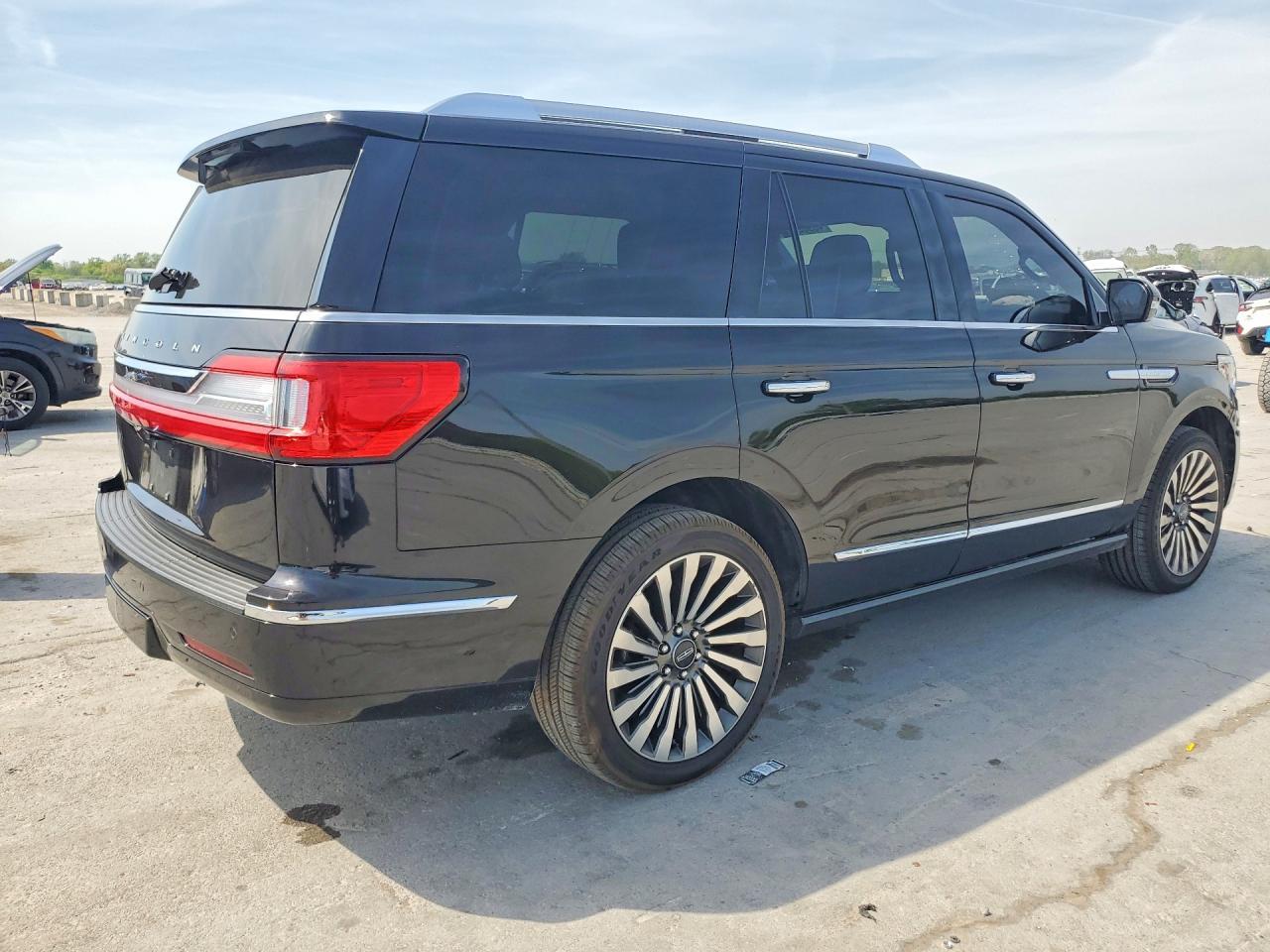 2019 Lincoln Navigator Reserve - Image 3