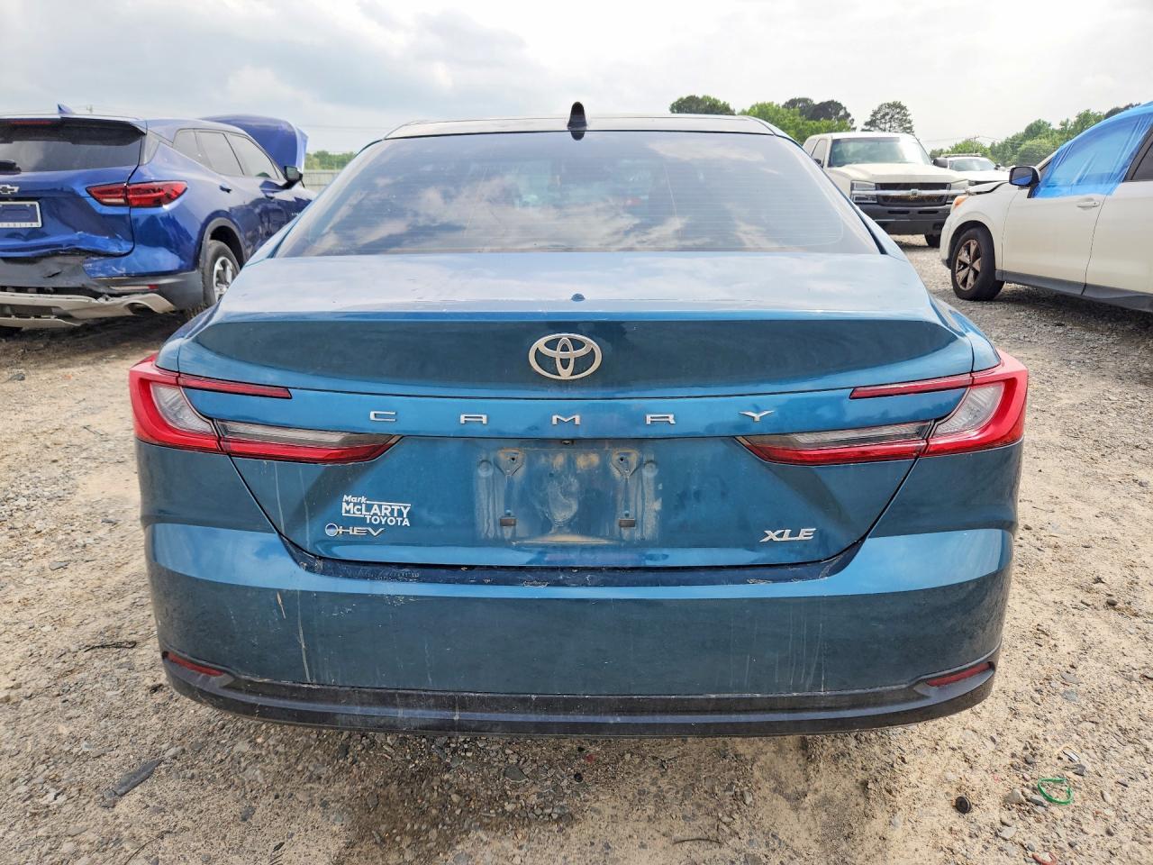 2025 Toyota Camry Xle - Фото 6
