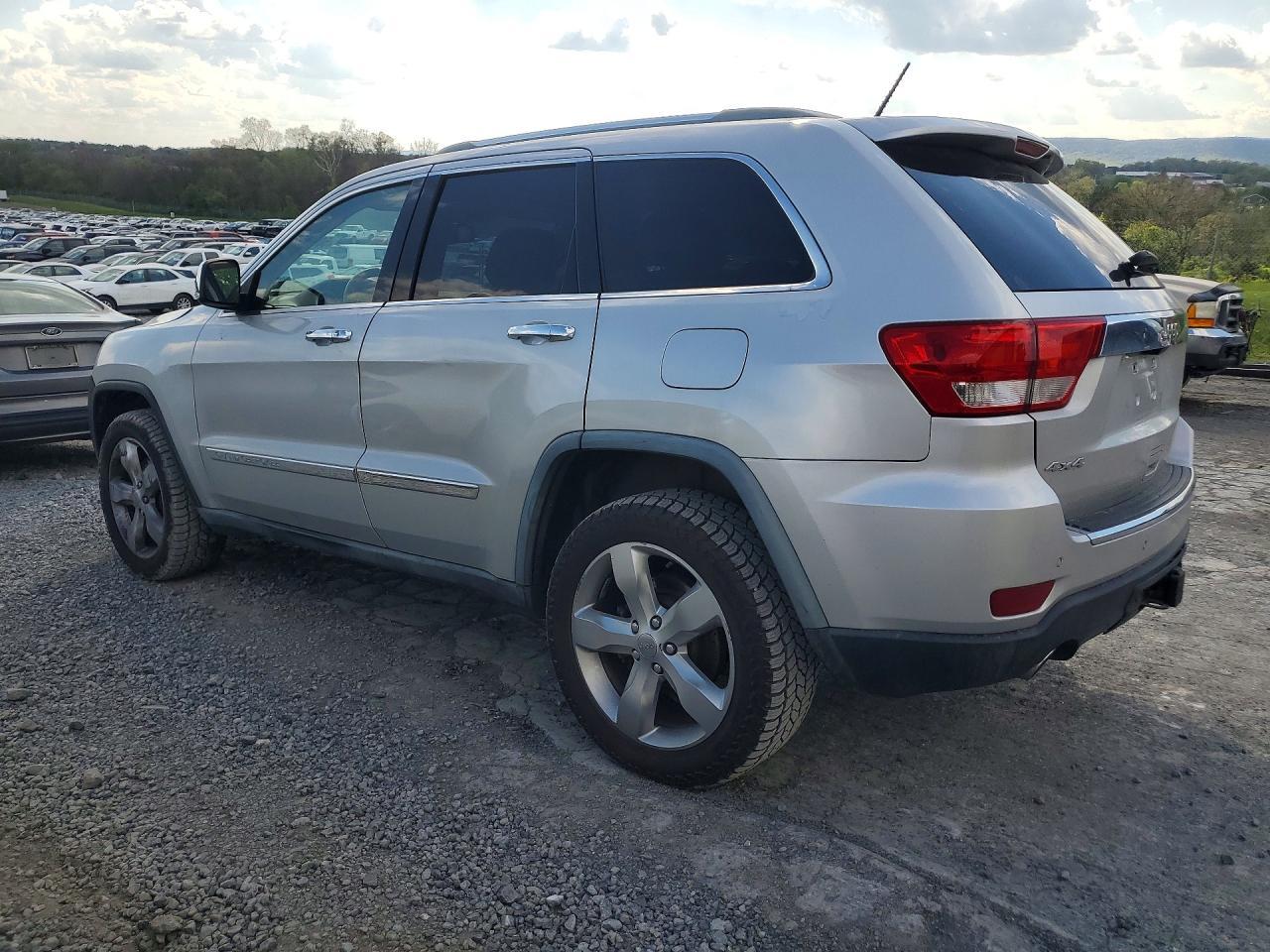 2012 Jeep Grand Cherokee Overland - Image 2