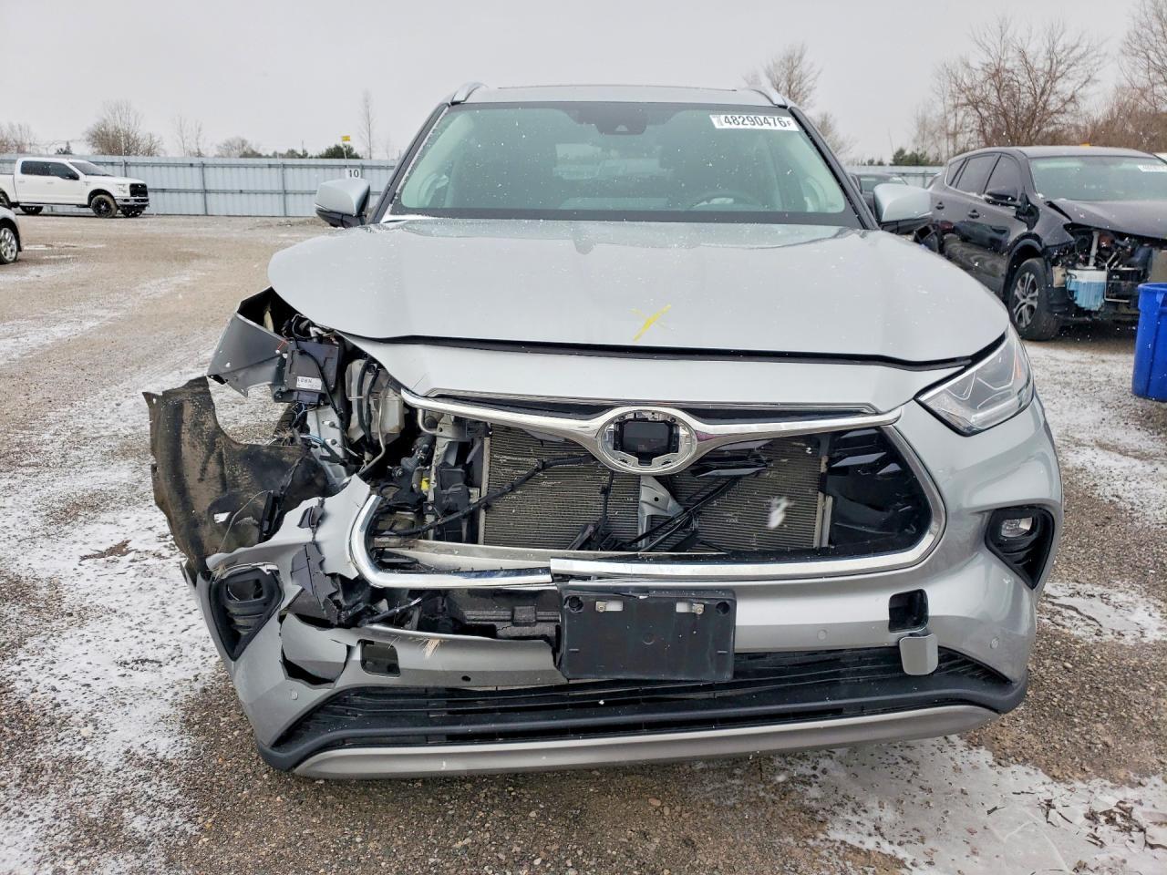 2024 Toyota Highlander Le - Image 5
