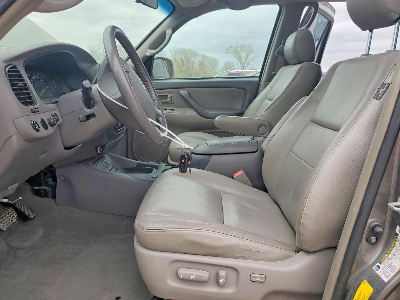 2007 Toyota Sequoia Sr5 - Image 7