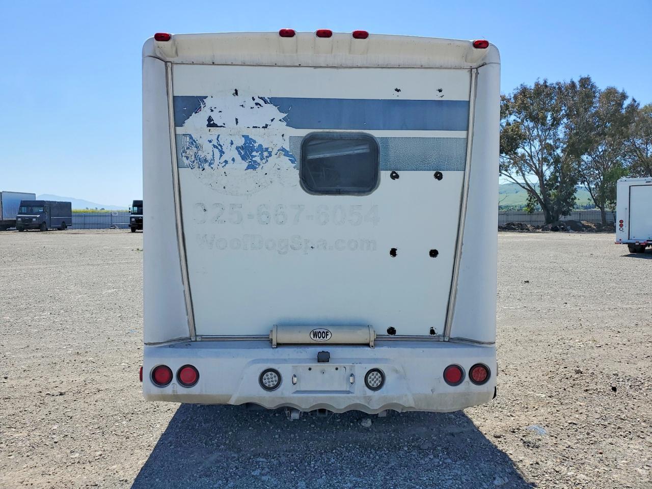 2005 Ford Econoline E350 Super Duty Cutaway Van - Фото 6