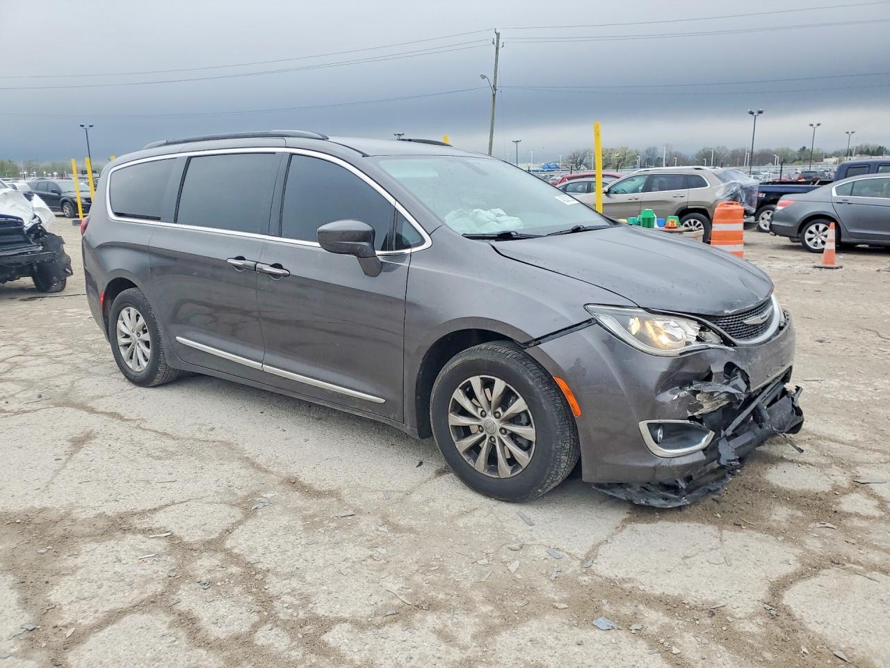 2017 Chrysler Pacifica Touring L - Фото 4