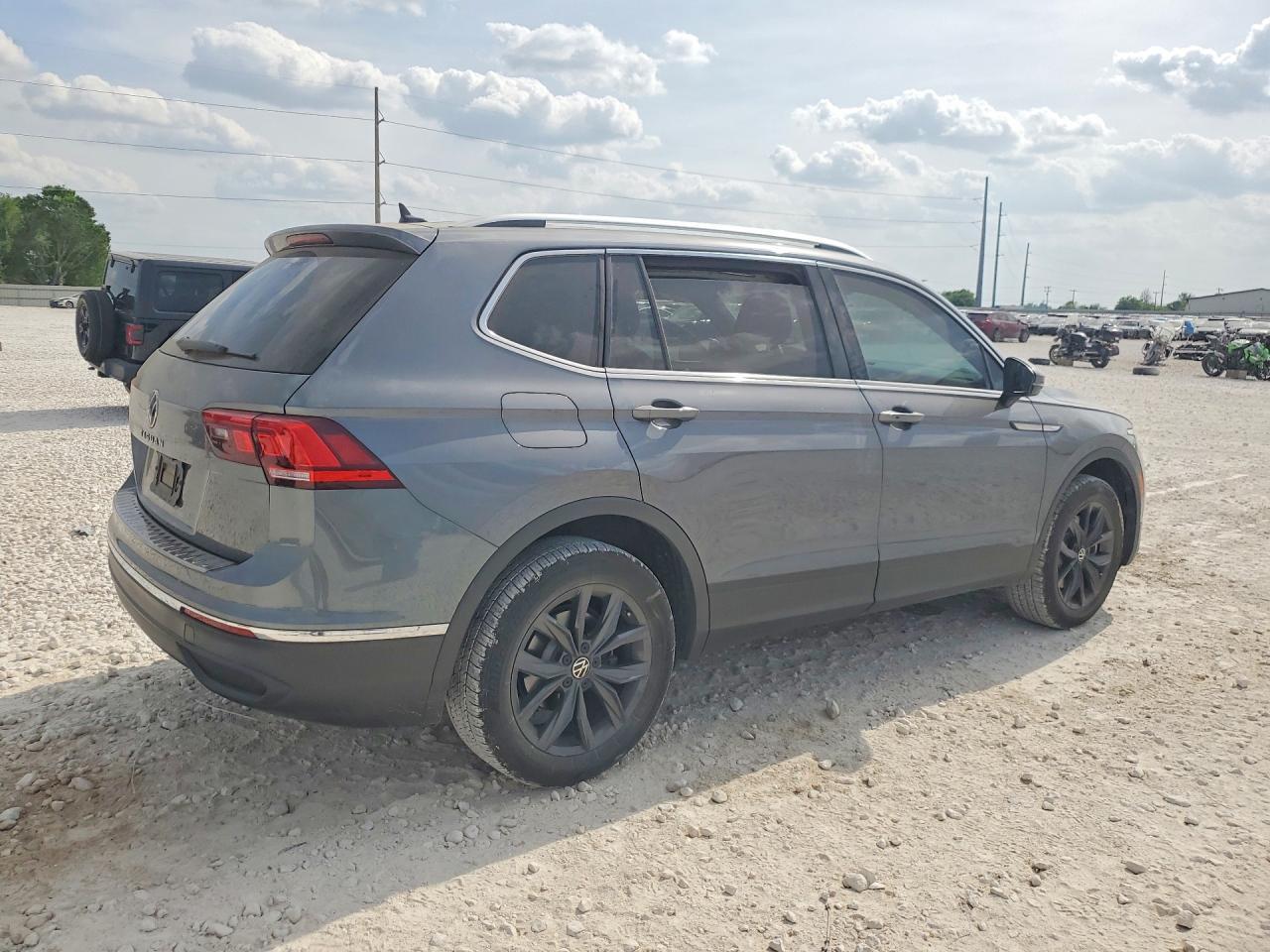 2024 Volkswagen Tiguan Se - Image 3