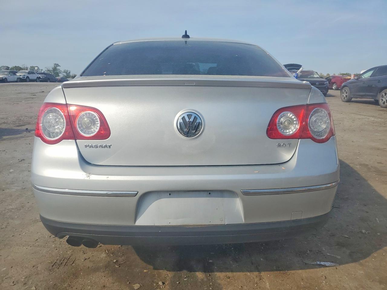2010 Volkswagen Passat Komfort - Image 6