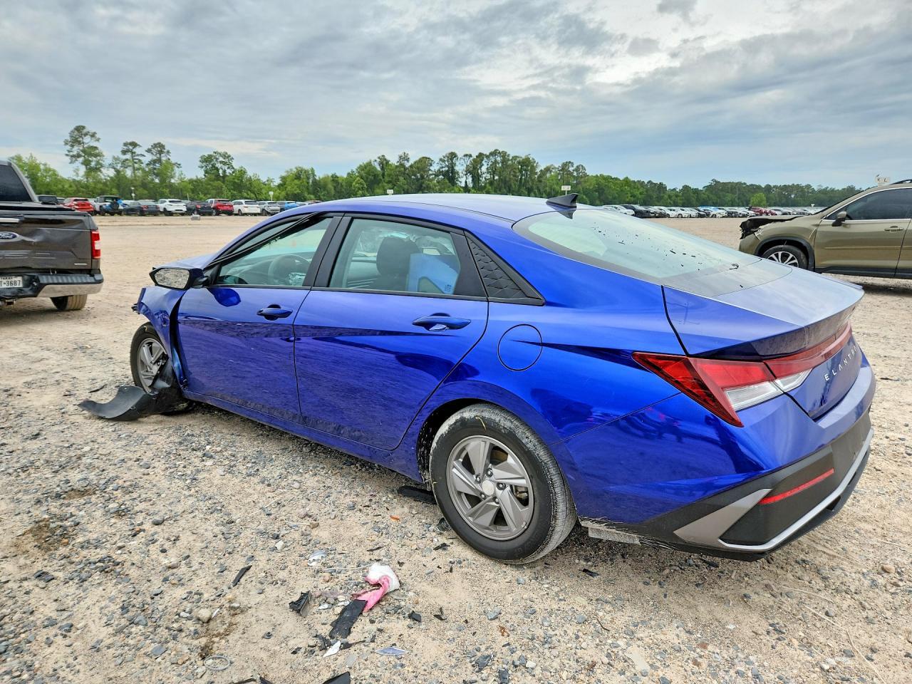2025 Hyundai Elantra Se - Image 2