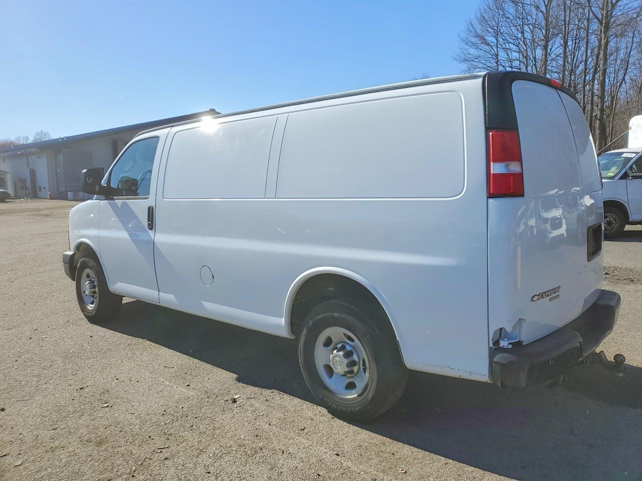 2016 Chevrolet Express G2500 - Фото 2