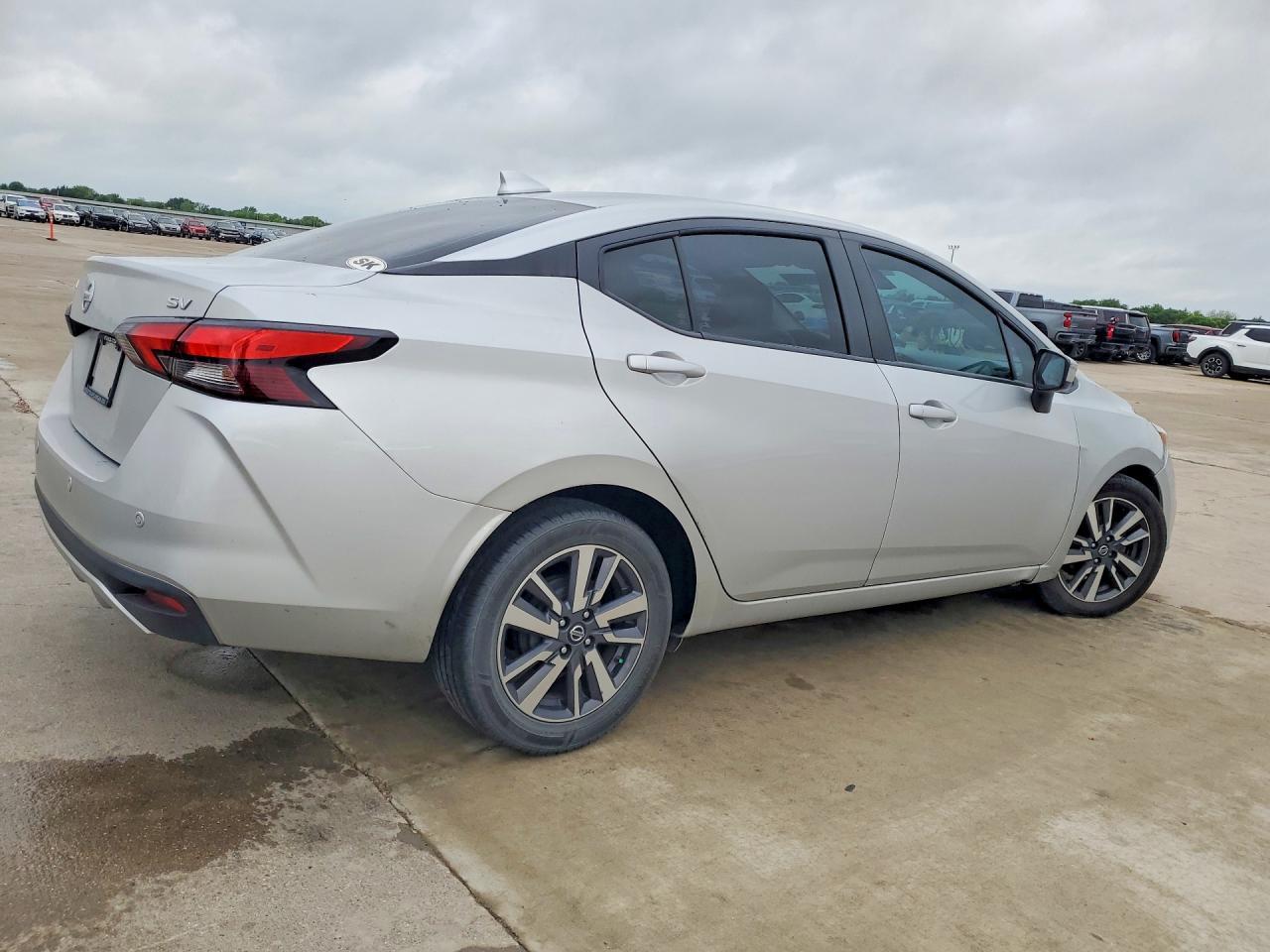 2020 Nissan Versa - Фото 3