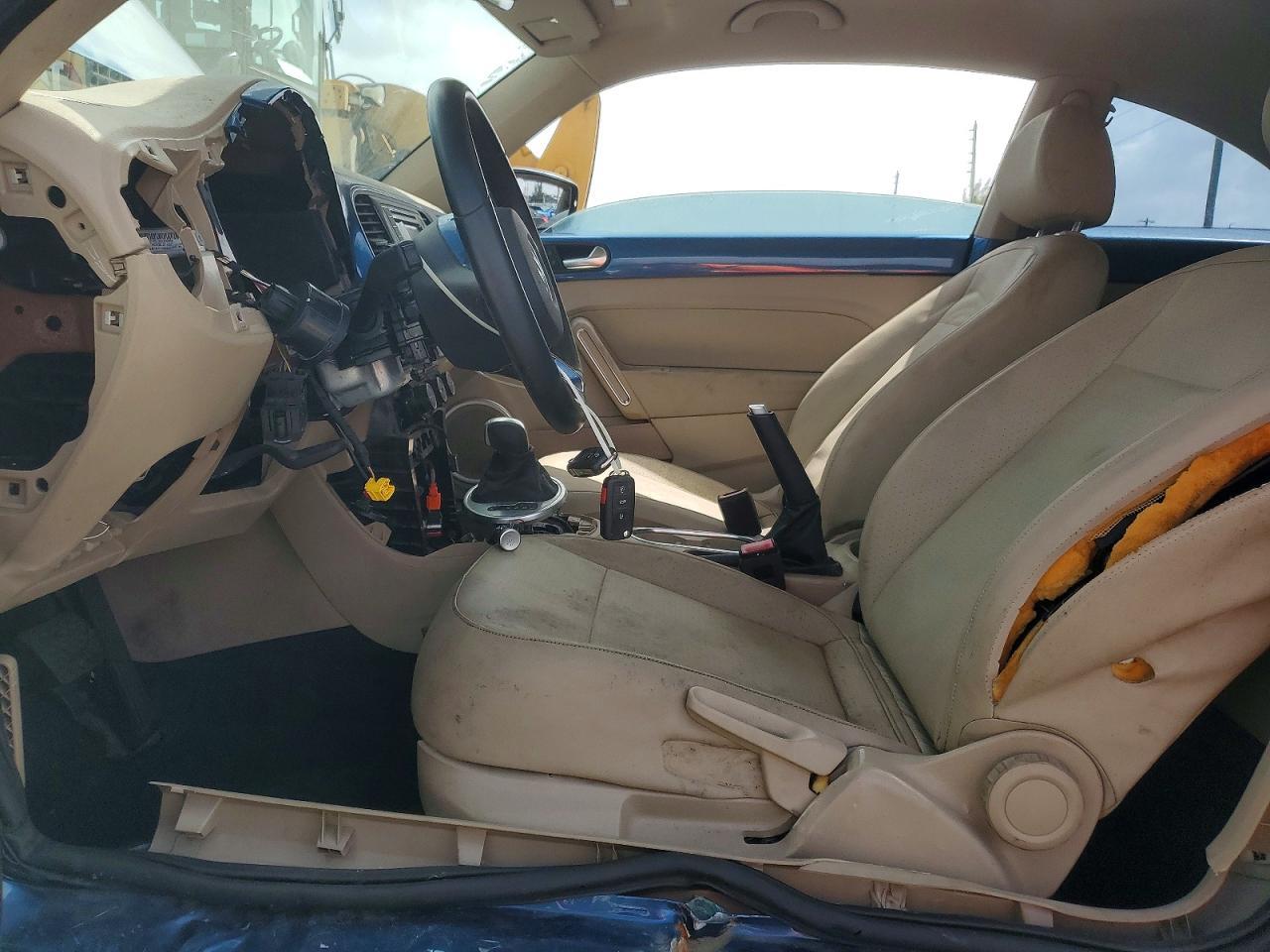 2023 Volkswagen Beetle Se - Фото 7