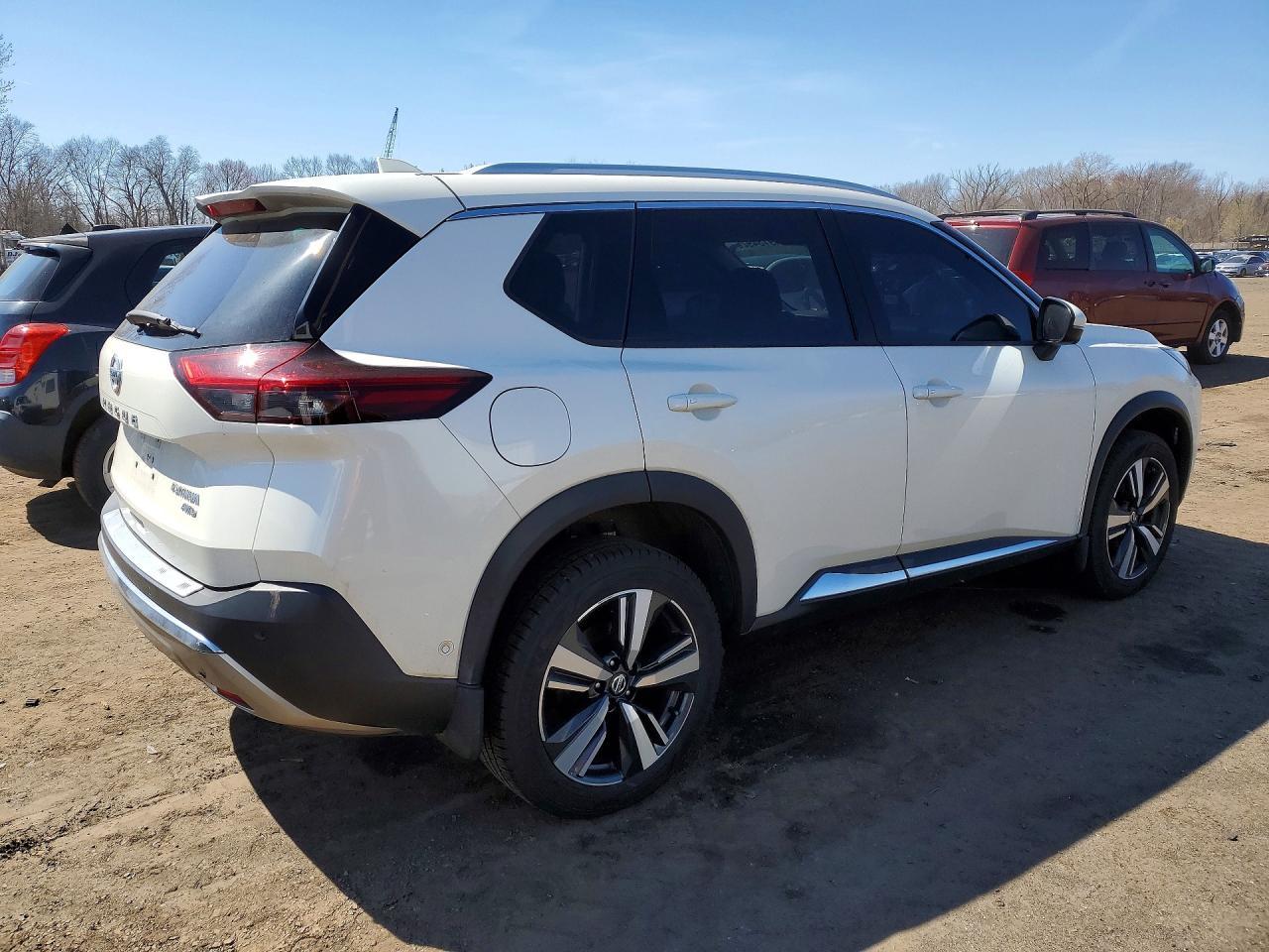 2021 Nissan Rogue Platinum - Фото 3