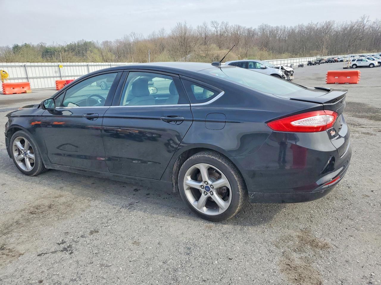 2016 Ford Fusion S - Фото 2