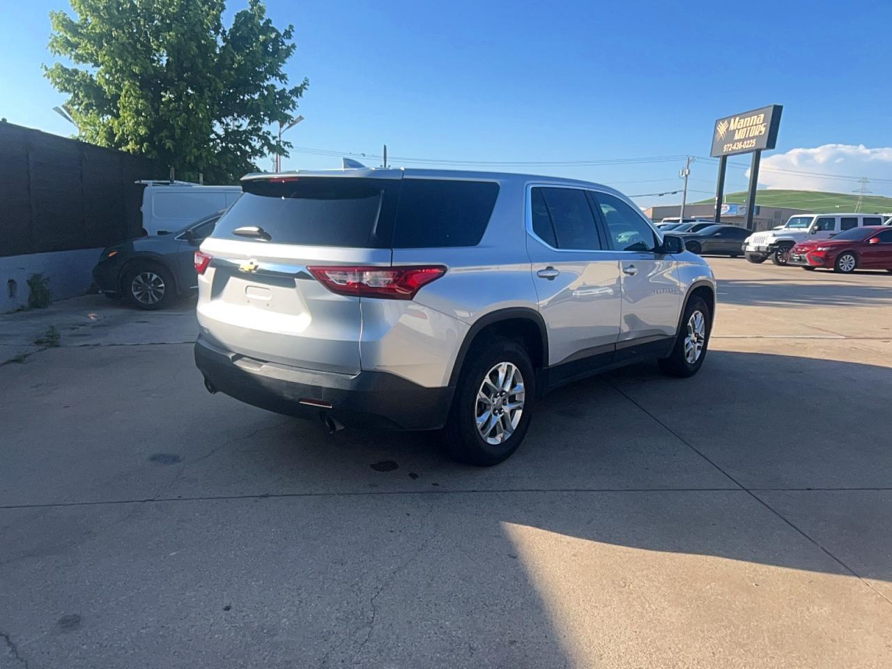 2020 Chevrolet Traverse Ls - Image 4