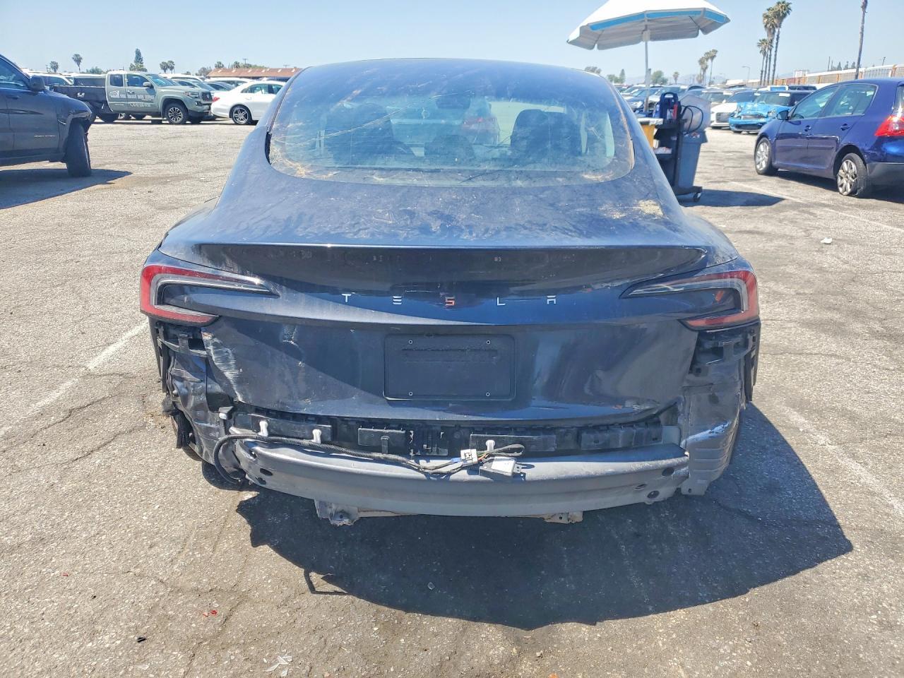 2025 Tesla Model 3 - Фото 6