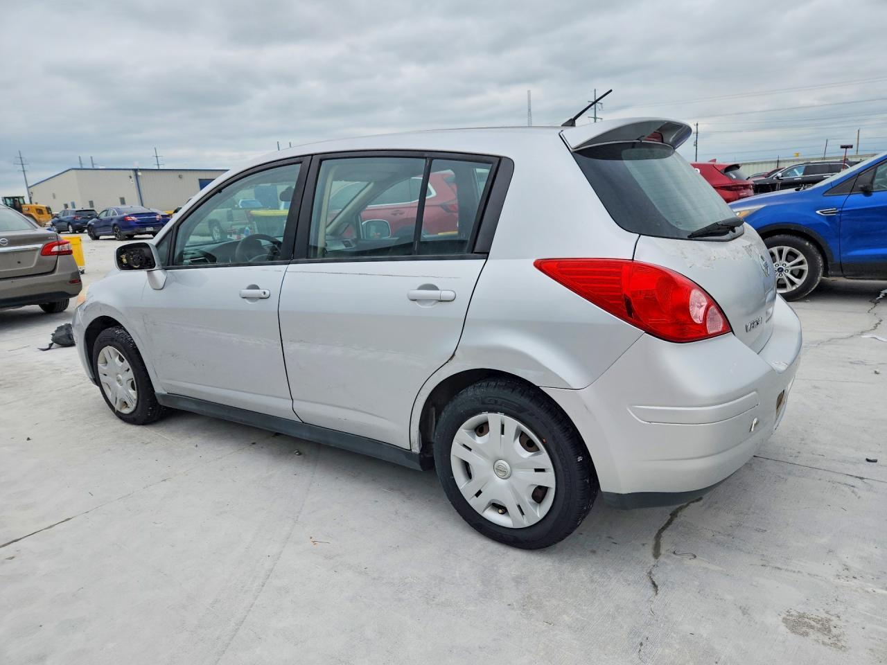 2011 Nissan Versa 1.8 S - Image 2