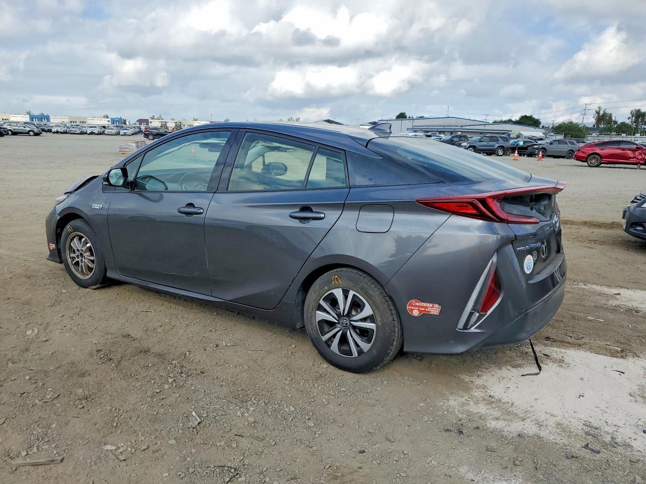 2018 Toyota Prius Prime Plus - Image 2