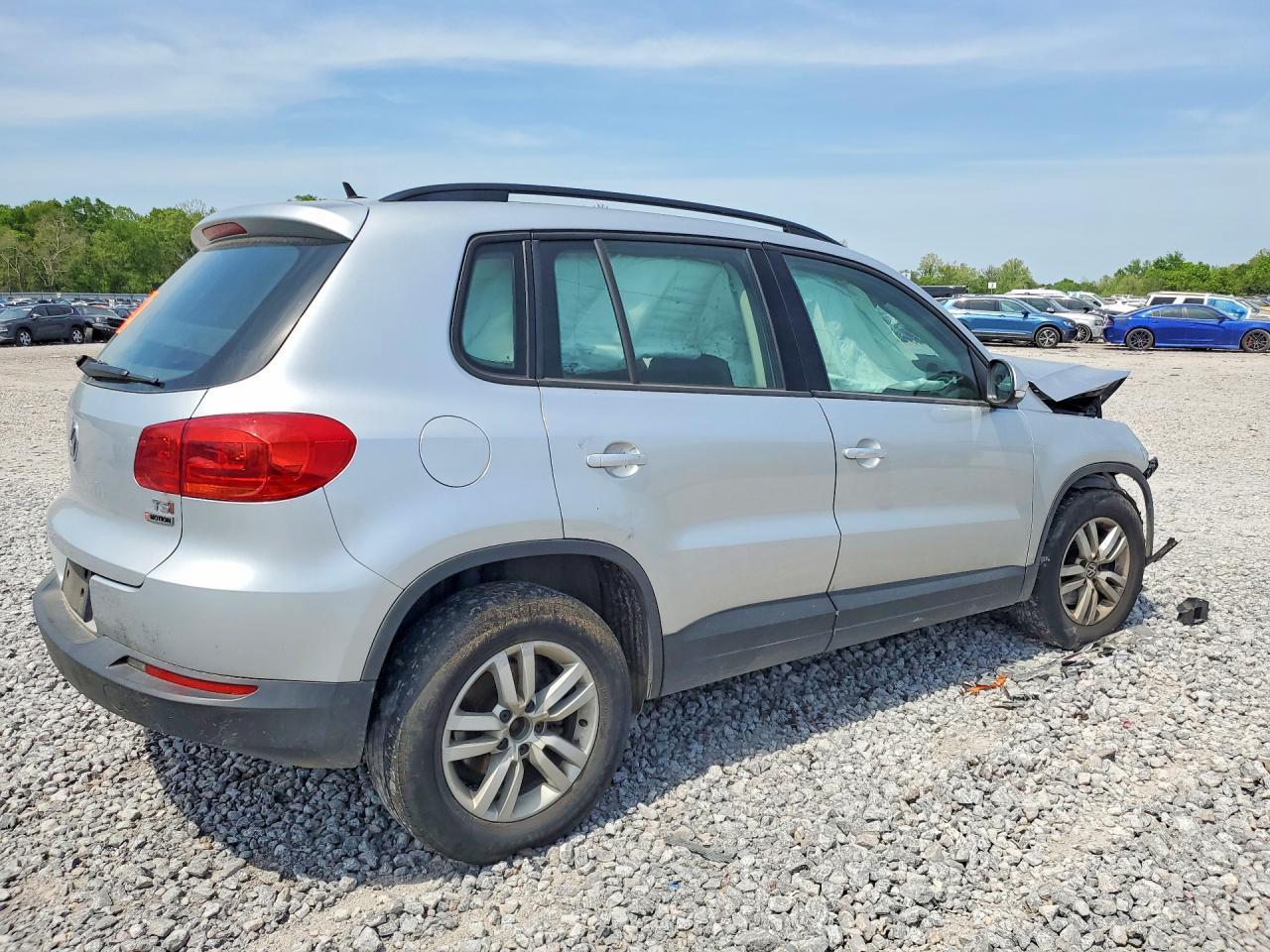 2016 Volkswagen Tiguan S - Image 3