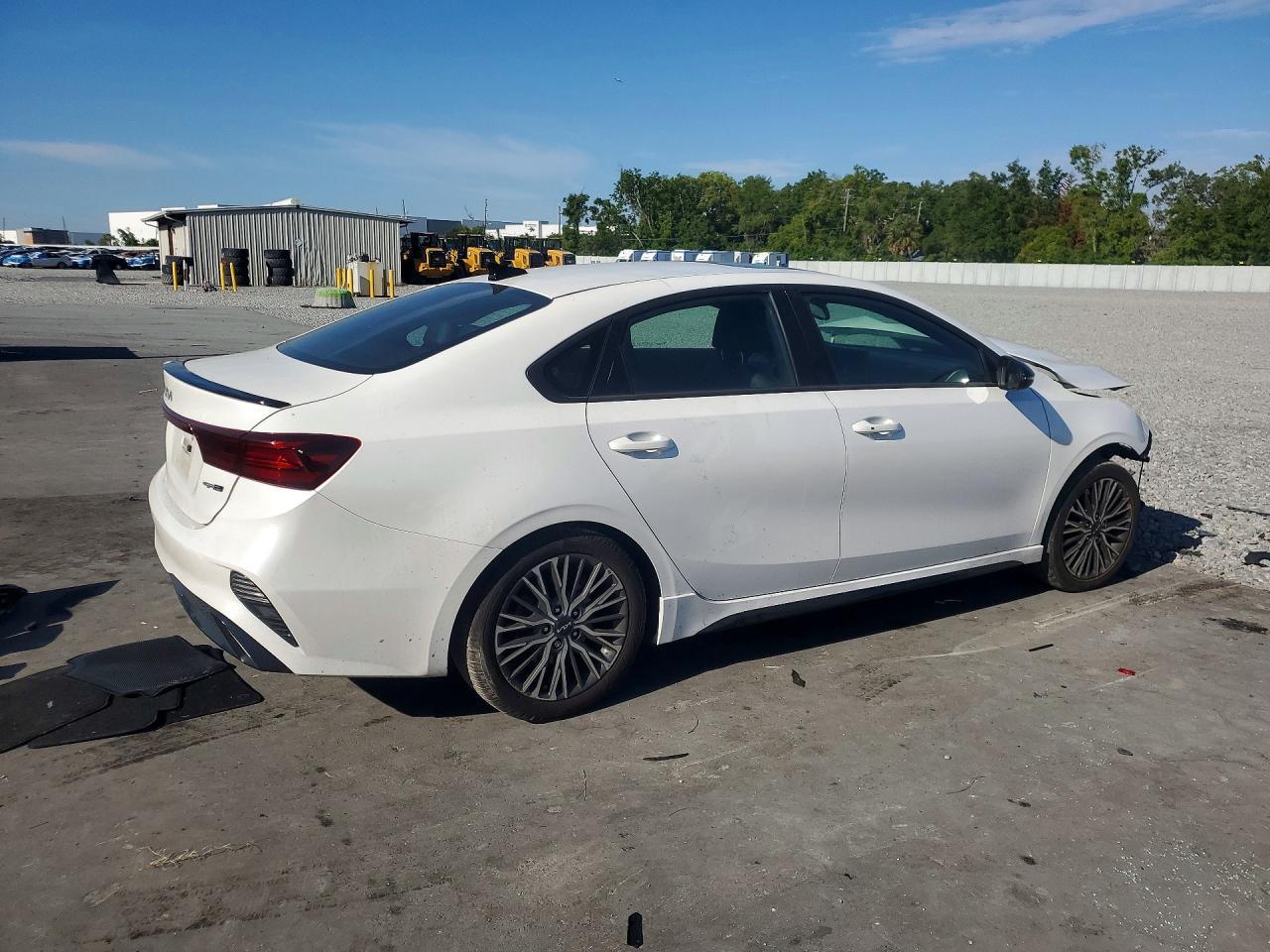 2023 Kia Forte Gt Line - Image 3
