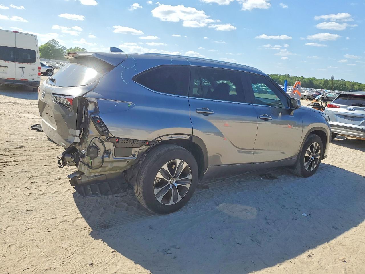 2025 Toyota Highlander Xle - Фото 3