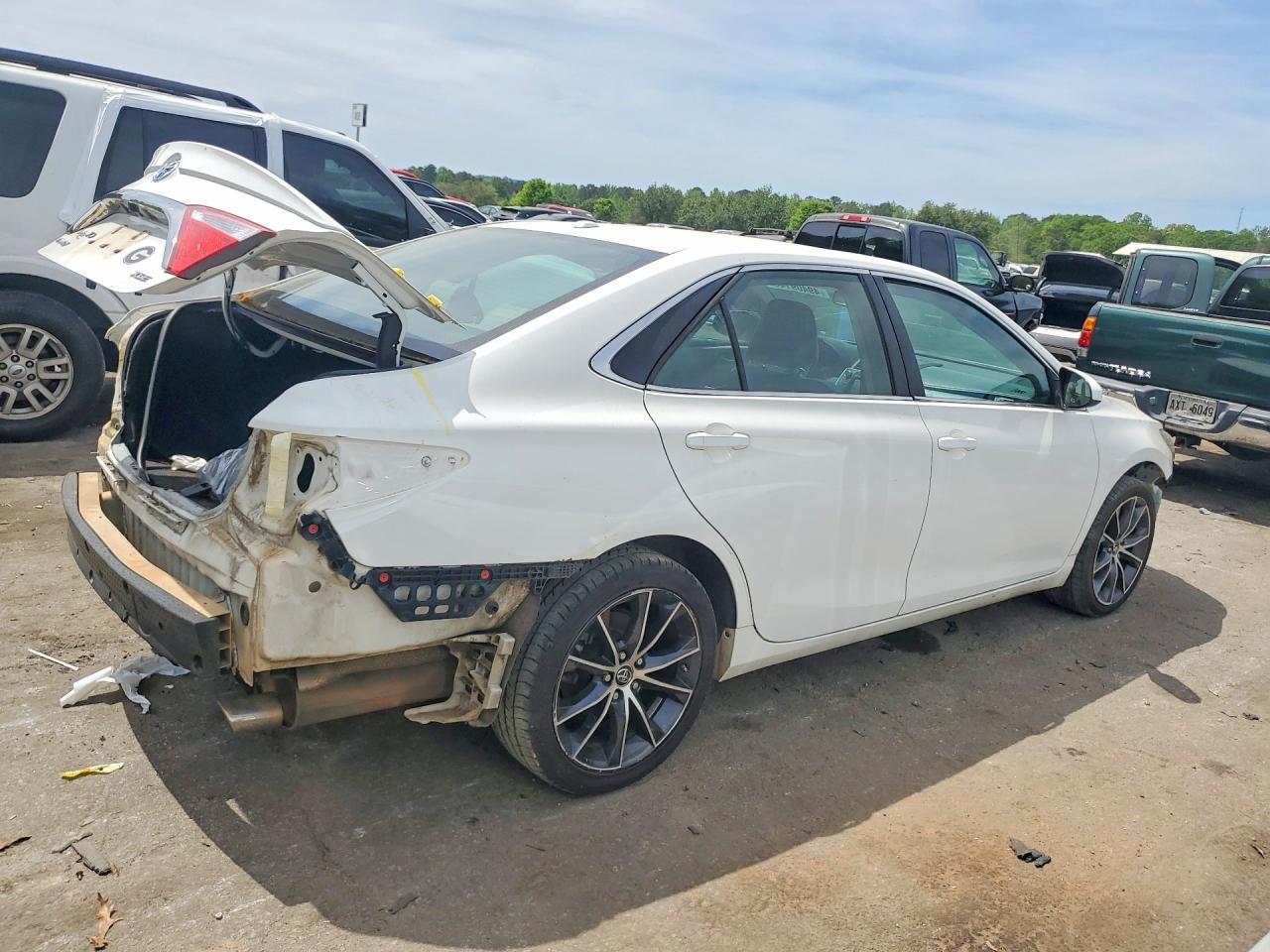 2016 Toyota Camry Xse - Image 3