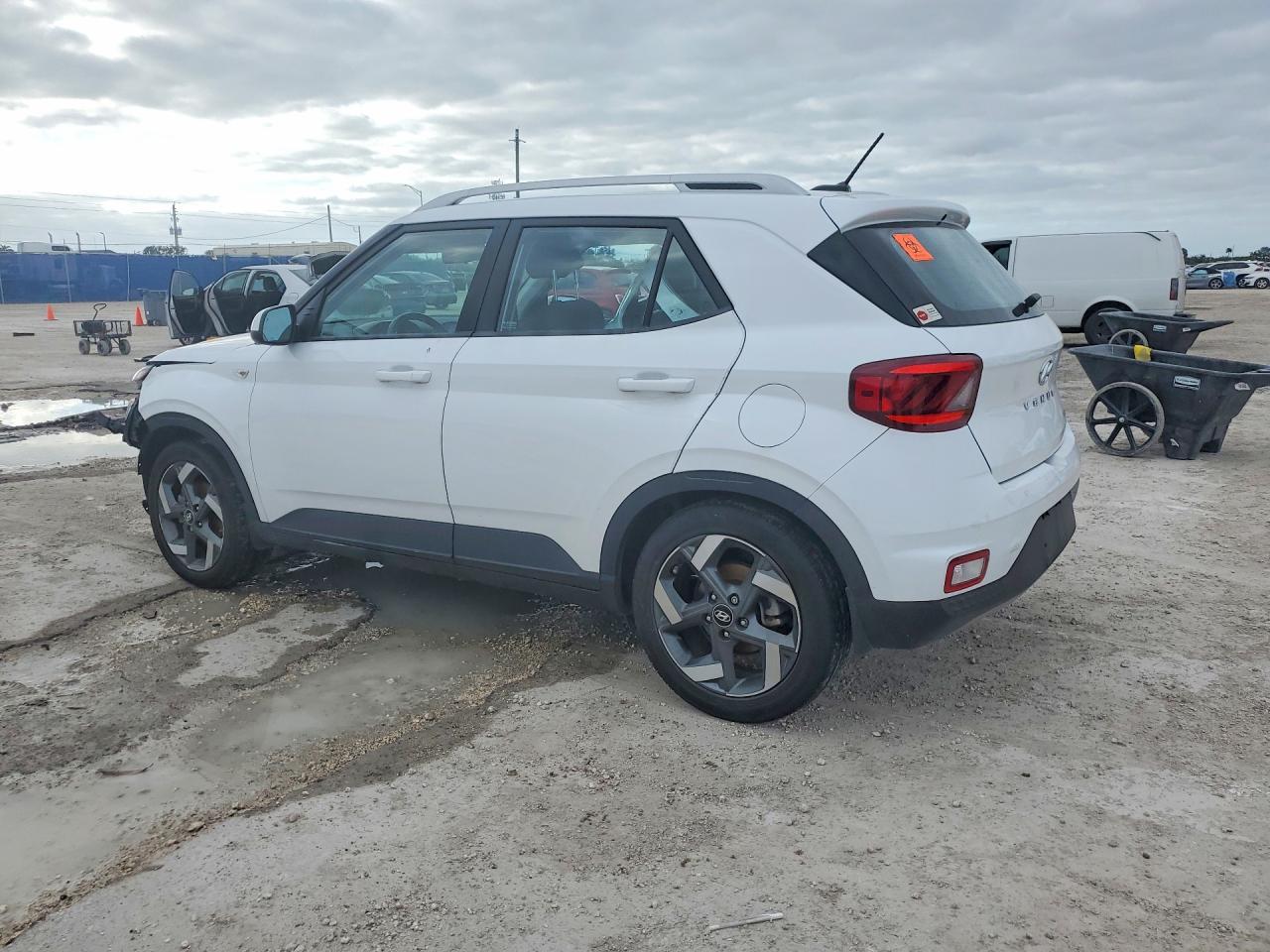 2023 Hyundai Venue Sel - Image 2