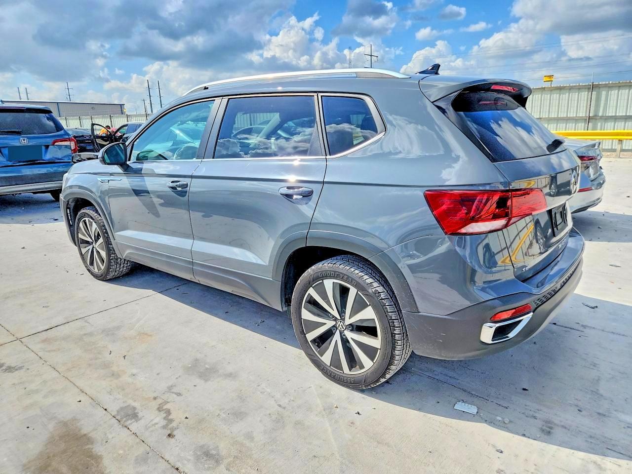 2022 Volkswagen Taos Se - Фото 2